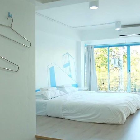 A Dude Mini Hostel (Adults Only) Chiang Mai Exterior foto