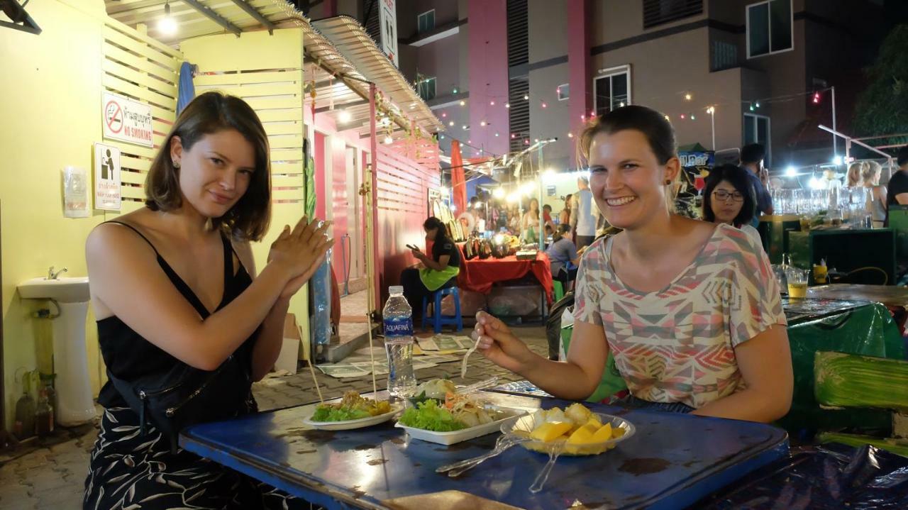 A Dude Mini Hostel (Adults Only) Chiang Mai Exterior foto