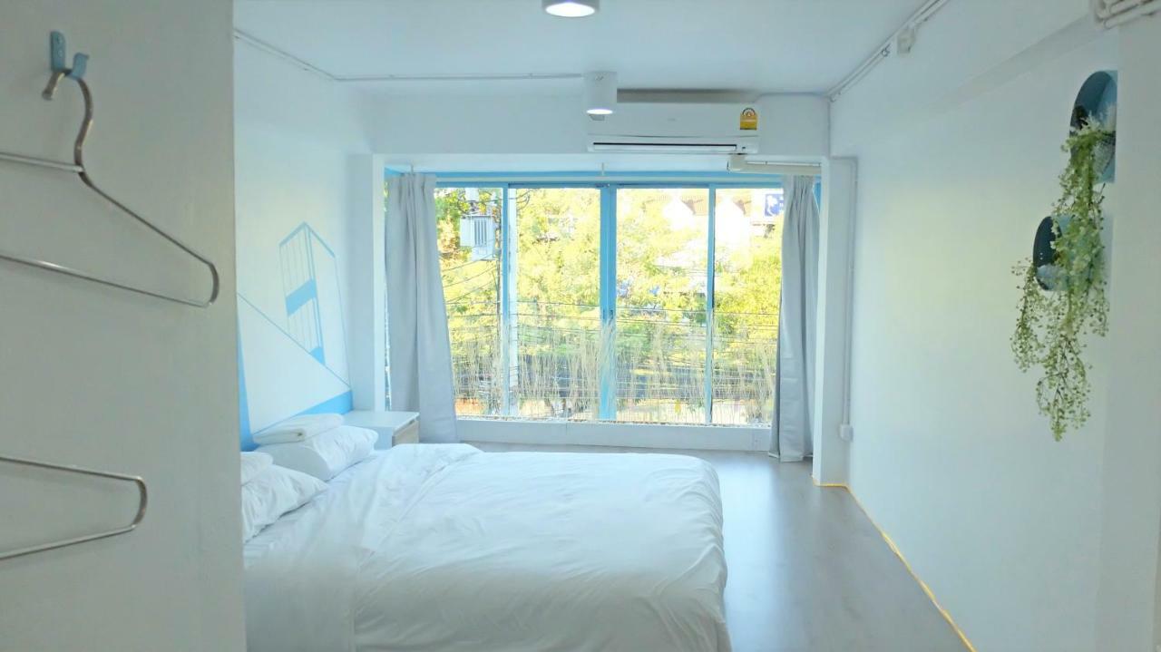 A Dude Mini Hostel (Adults Only) Chiang Mai Exterior foto